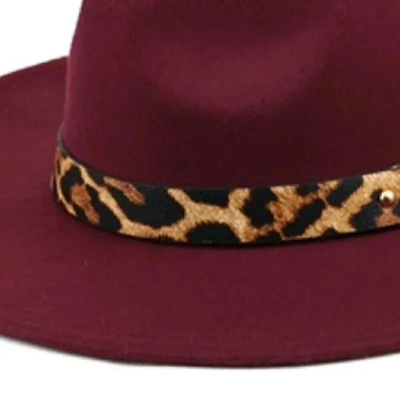 BRIM FASHION HAT W/ lEOPARD STRAP ACCENT
